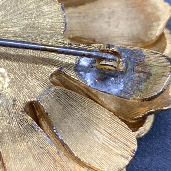 Signed Kramer Vintage Gold Tone Flower Chain Dangles Tassel Brooch 2" - Picture 4 of 5